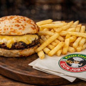 Hamburguesa Simple con Queso y Papas Fritas